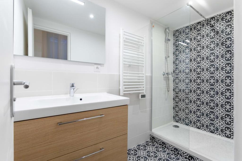 Grand T4 Avec 3Sdb - Quartier Joliette - Ideal Familles Et Groupes Marseille Luaran gambar